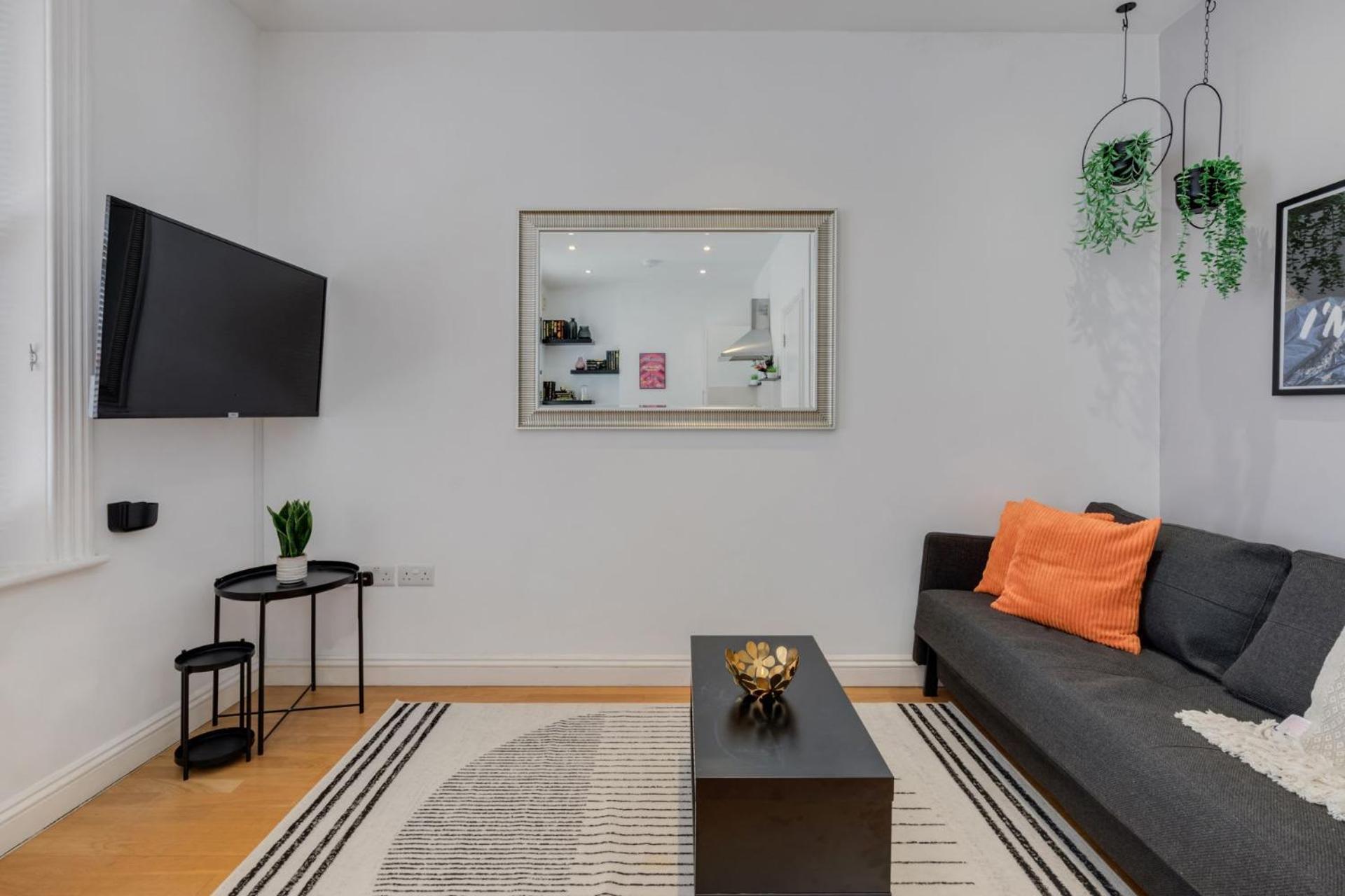 Apartment The Lipstick Palace - Fitzrovia - By Frankie Says