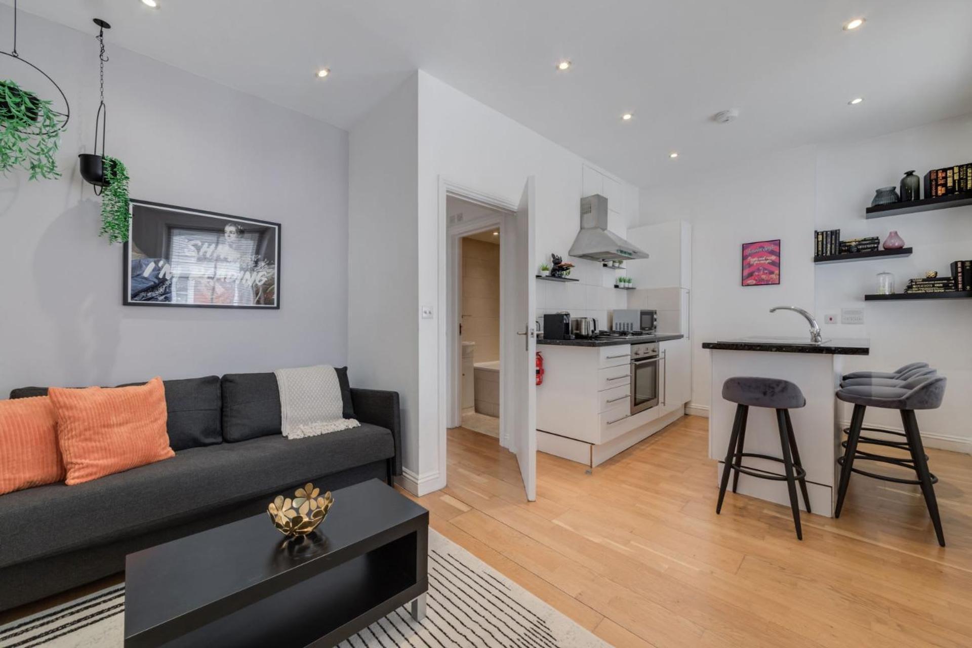 The Lipstick Palace - Fitzrovia - By Frankie Says Apartment