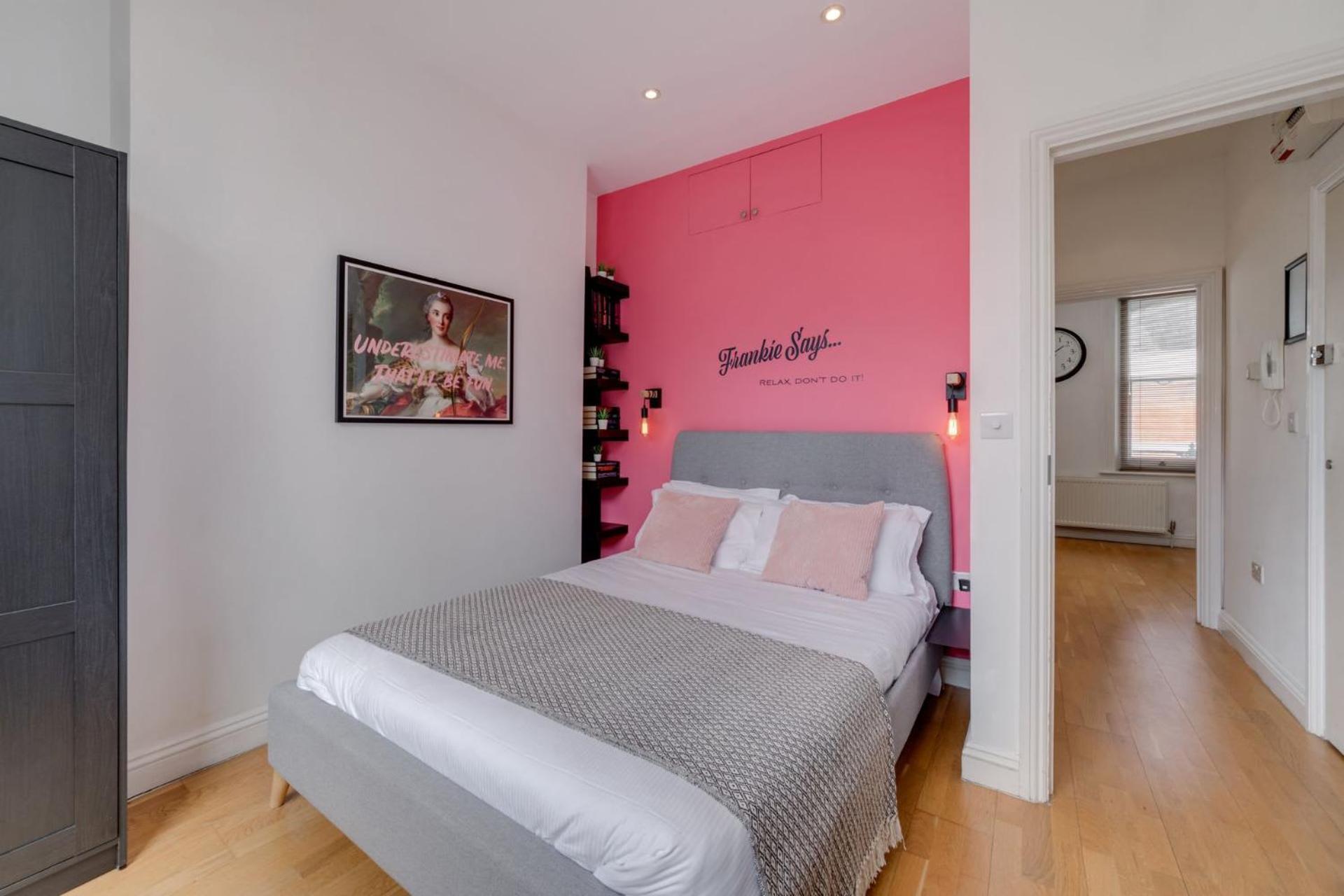 The Lipstick Palace - Fitzrovia - By Frankie Says Apartment